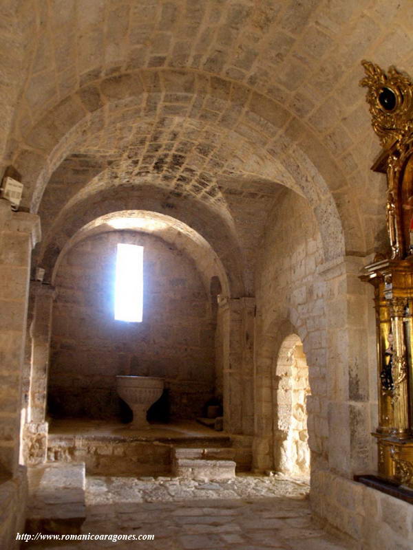 INTERIOR DE LA NAVE SUR HACIA PONIENTE